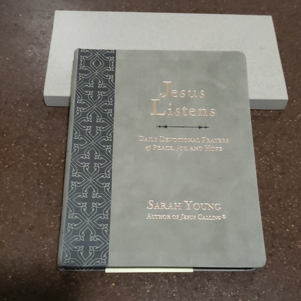 *Jesus Listens by S. Young Daily Bible Devotional Prayers of Peace, Joy and Hope